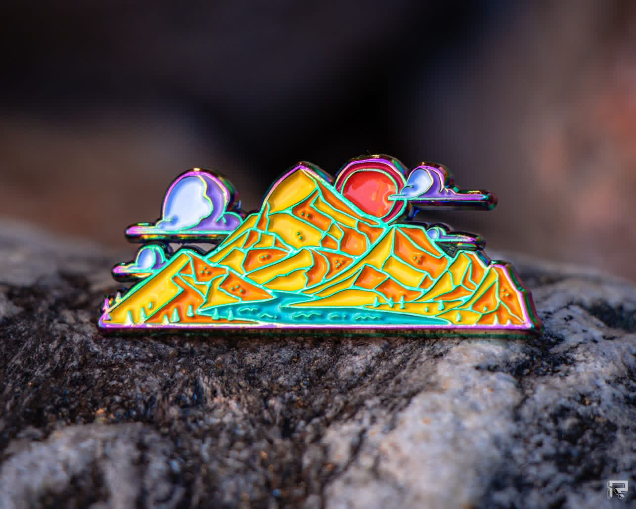 *Mountain Sunrise mini pin by Rutherford (Accessory)